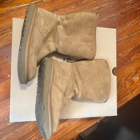 Little Kid’s Ugg - Picture 6 of 7